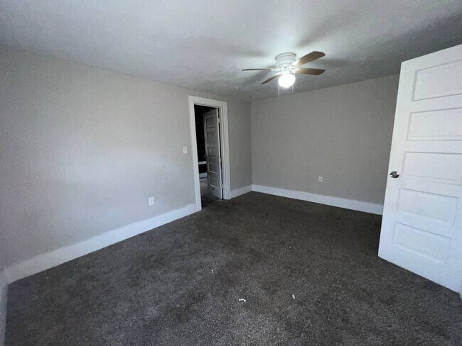 Building Photo - 4091 E 56th St