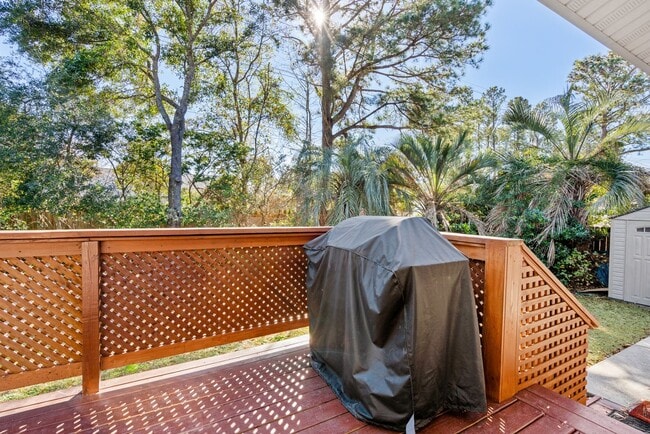 Building Photo - 505 Plantation Dr