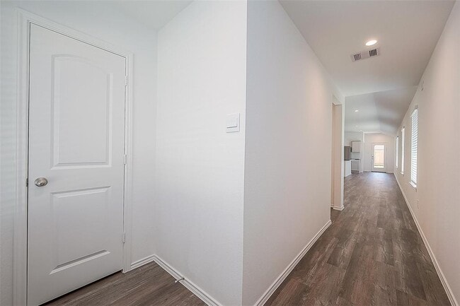 Building Photo - 5734 Avalon Woods Dr