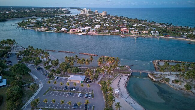 Building Photo - 4501 Fairway Dr N