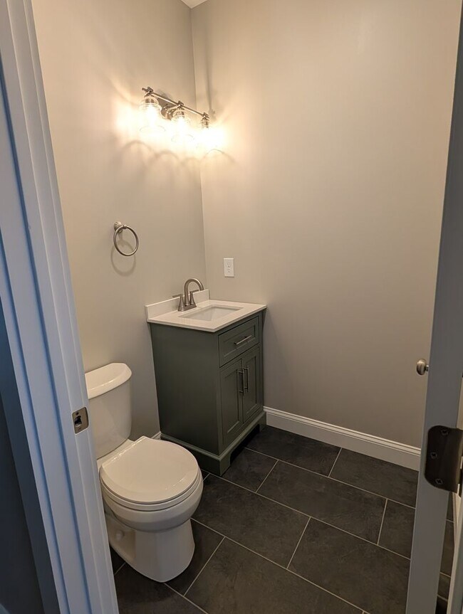 Building Photo - 398 Sutton St