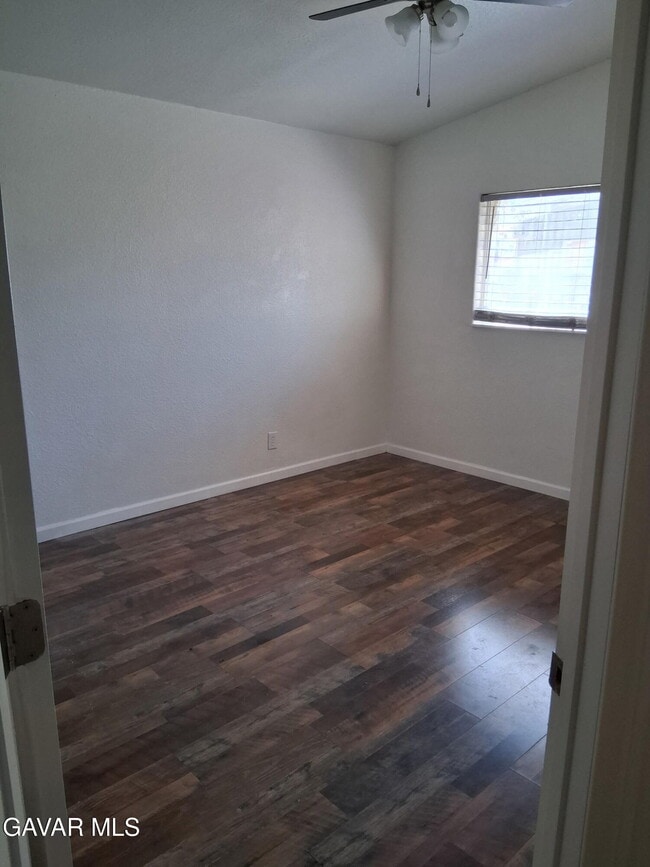 Building Photo - 730 W Ave H-10