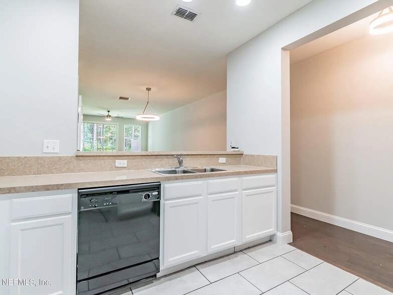 Building Photo - 5924 Bartram Village Dr