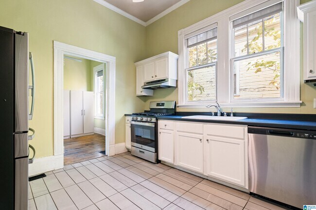 Building Photo - 3716 6th Ave S