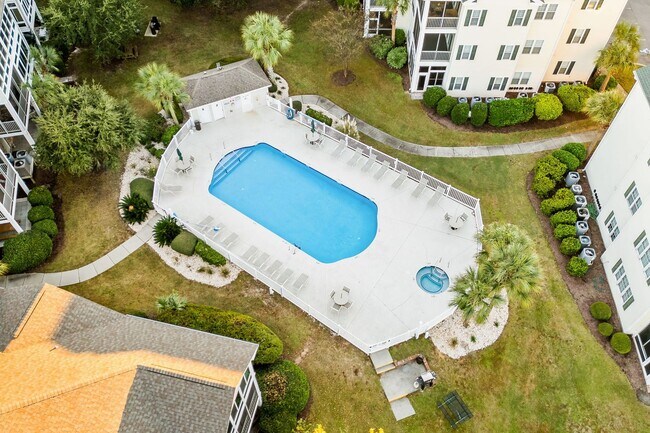 Building Photo - 601 N Hillside Dr