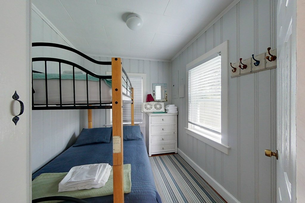 Building Photo - 29 Warren Ave