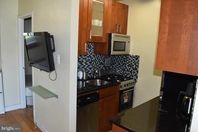 Building Photo - 1111 Arlington Blvd