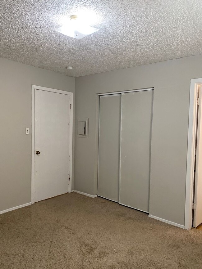 Building Photo - SOUTH PARK APARTMENTS