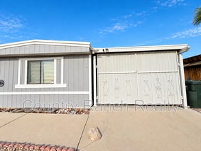 Building Photo - 1635 Yale Dr