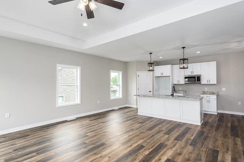 Building Photo - 940 Kings Dr