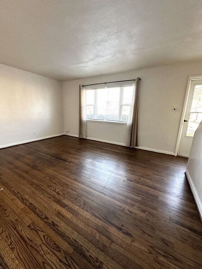 Building Photo - Well-Maintained 4-Bedroom in Haygood Area of Virginia Beach