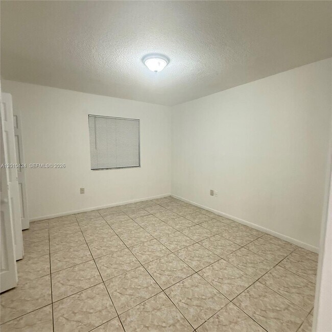 Building Photo - 1735 NE 164th St