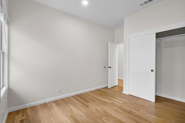 Building Photo - 2026 San Antonio Ave