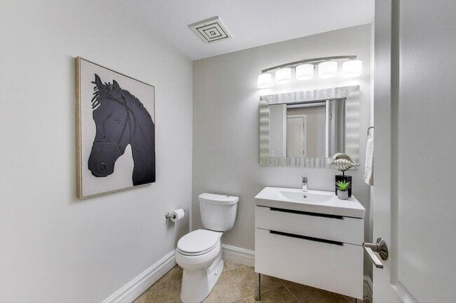 Building Photo - 330 S Michigan Ave