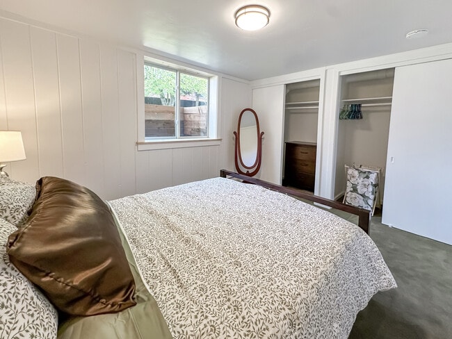 Building Photo - 413 22nd St