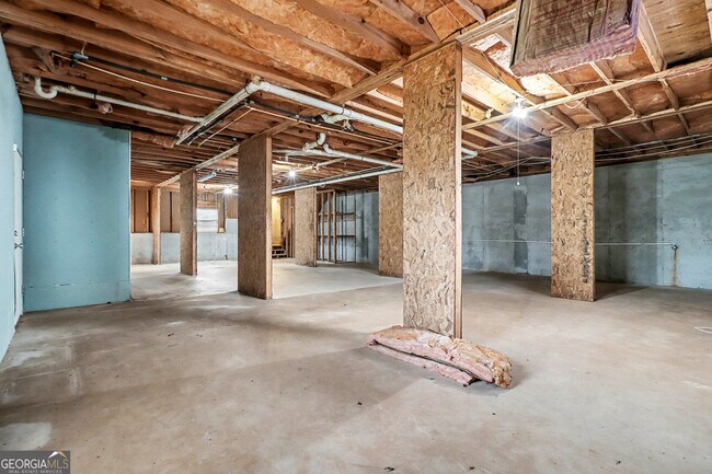 Building Photo - 7134 Hazelwood Dr