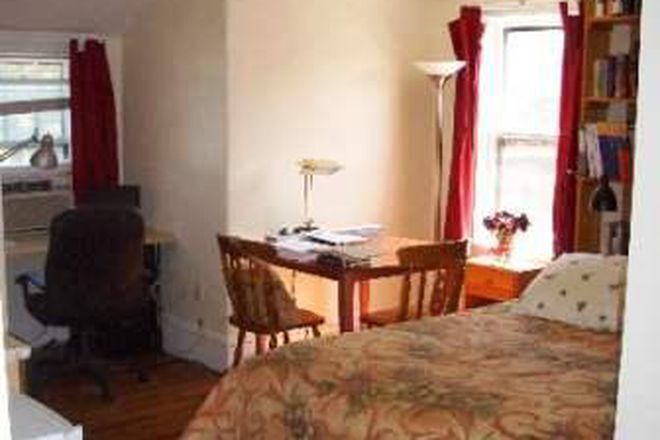 Building Photo - 30 Lawn St