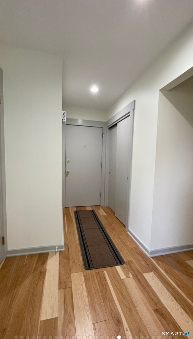 Building Photo - 14b Algonquin Ln