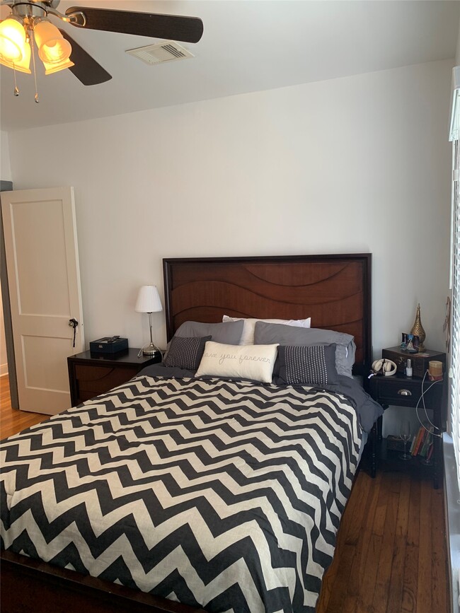 Building Photo - 1546 Lombardy St