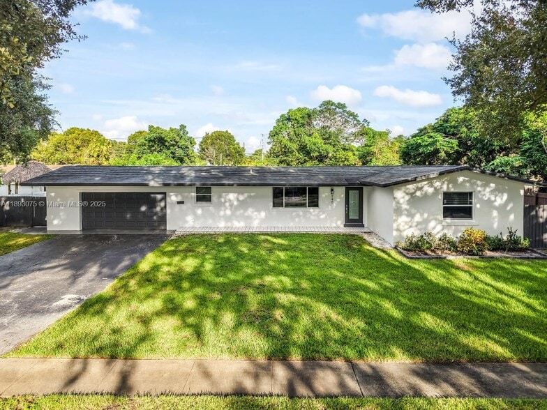 Building Photo - 740 Beachwood Ln