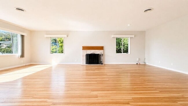 Building Photo - 4 Bedroom Mid-Century Oakmore Home With Views of Bay