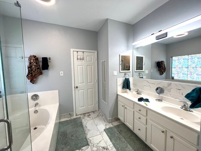 Building Photo - 3 Bedroom 2.5 Bath 1 Single Family Home for Rent in Cambridge Heights Area of Round Rock, Texas, ...