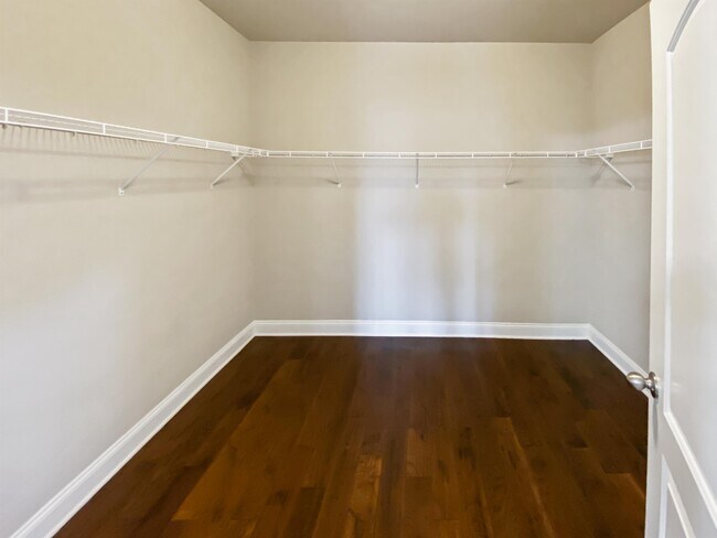 Building Photo - 3037 Greenway Cir SE