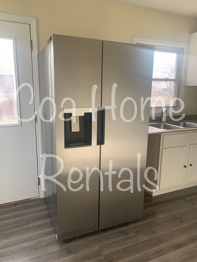 Building Photo - Derby Kansas