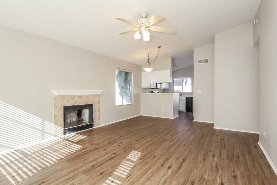 Building Photo - 1144 E Liberty Shores Dr