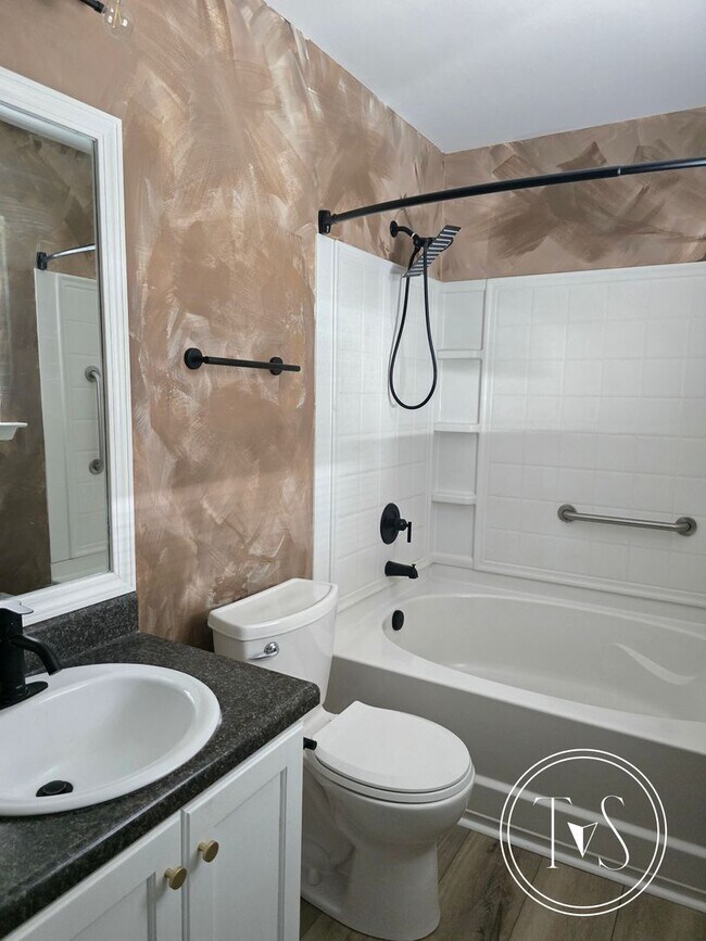 Building Photo - 17 Ristona Dr