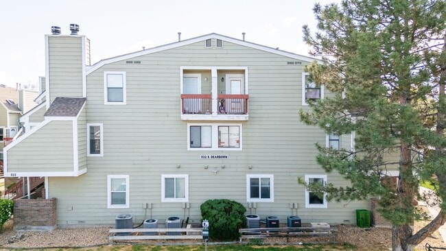 Building Photo - 932 S Dearborn Way