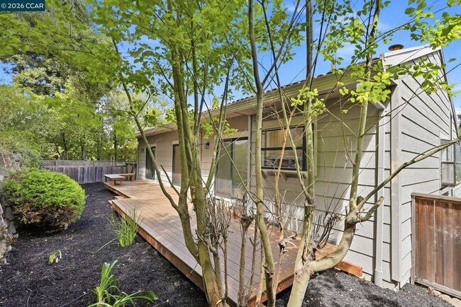 Building Photo - 900 Augusta Dr