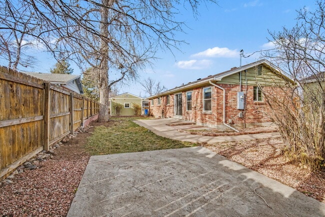 Building Photo - 8624 W Florida Ave