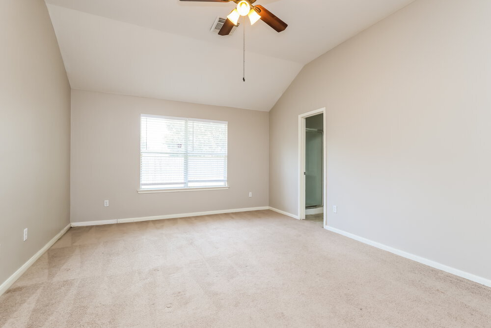 Building Photo - 2447 Halstead Dr