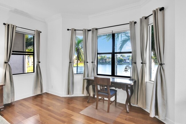 Building Photo - 10703 Versailles Blvd