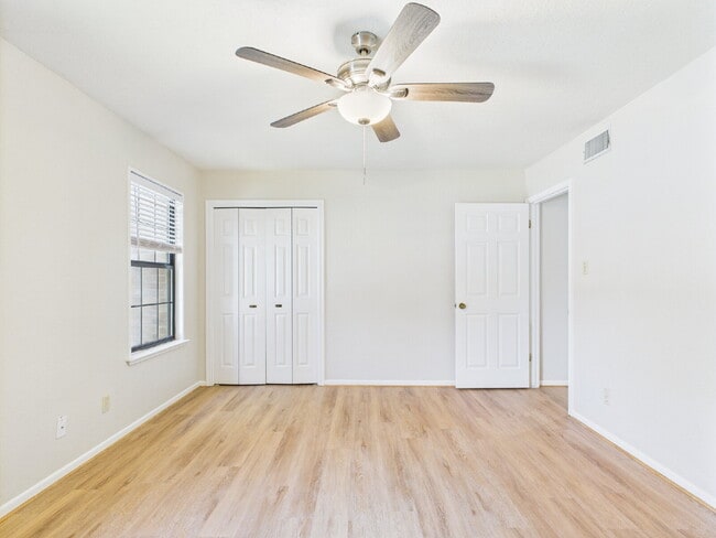 Building Photo - 2-Bed Duplex on Frederick Road !"