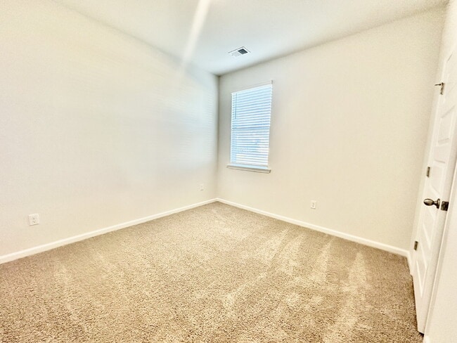 Building Photo - Three Bedroom Single Level Home in the Retreat at East Argent!