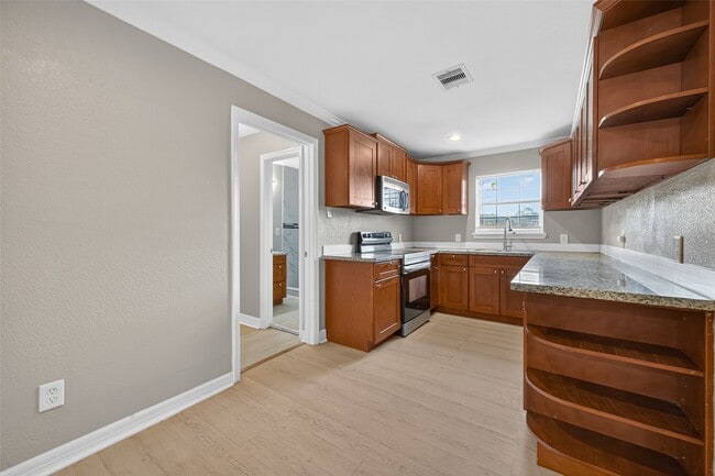 Building Photo - 5714 Southwind St
