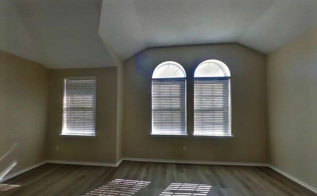 Building Photo - Welcome Home: Beautiful 4-Bedroom Single-Family Gem