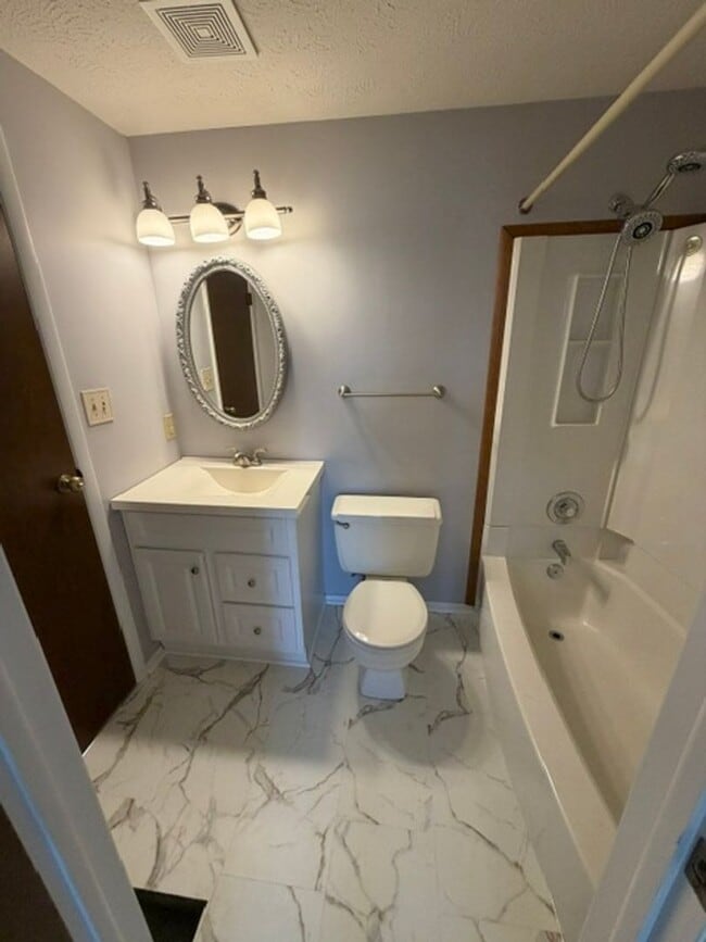 Building Photo - Beautiful Townhouse for Rent