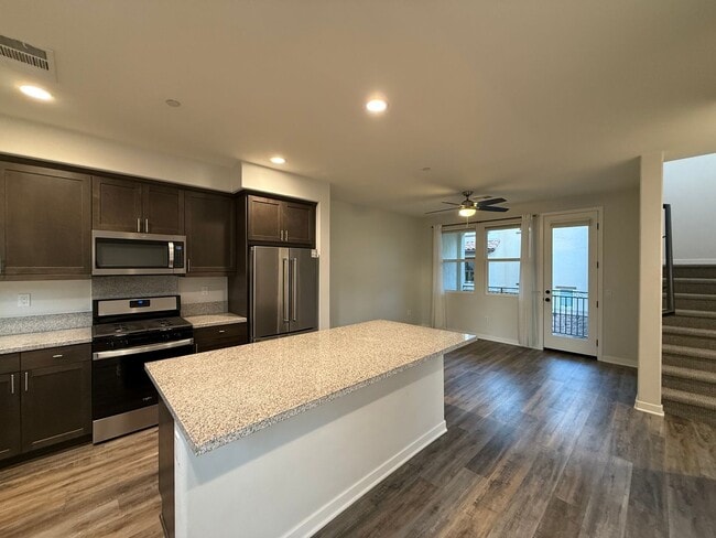 Building Photo - Great 2B/2.5BA Townhome in Oceanside!