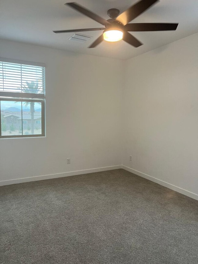 Building Photo - 9922 E Tahoe Ave