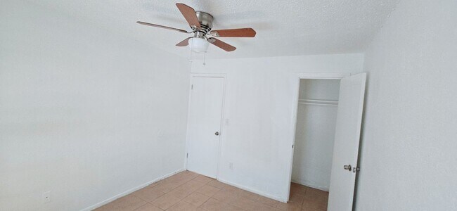 Building Photo - 2601 E Monte Cristo Ave