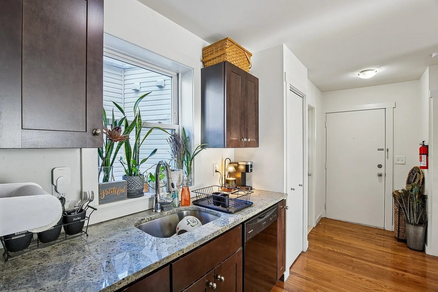 Building Photo - 324 4th St