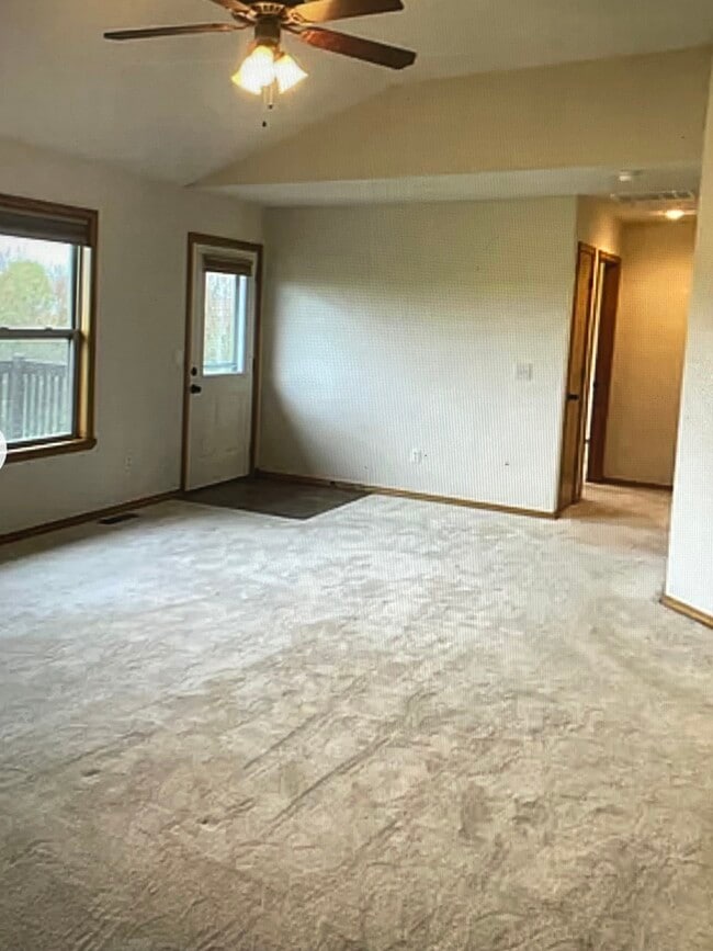 Building Photo - 740 Jefferson Ct