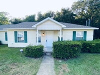 Building Photo - Fantastic location! This end unit offers t...