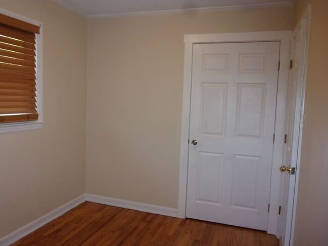 Building Photo - 3 Bedroom 2 Bath Beautifully Renovated Home in Lancaster