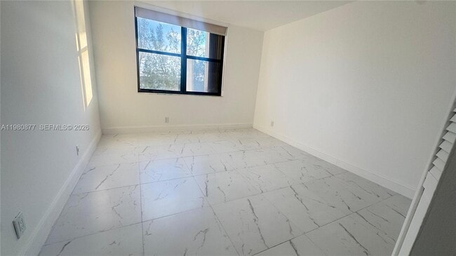 Building Photo - 18151 NE 31st Ct