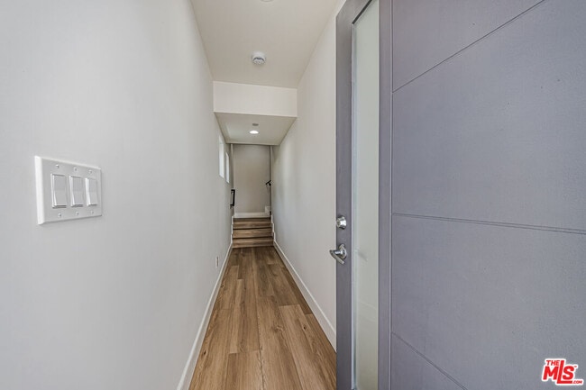 Building Photo - 2057 1/2 S Garth Ave