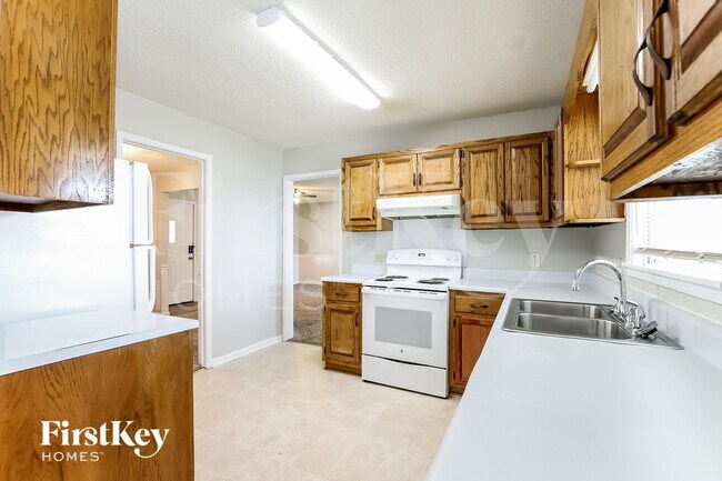 Building Photo - 2770 Quillians Dr